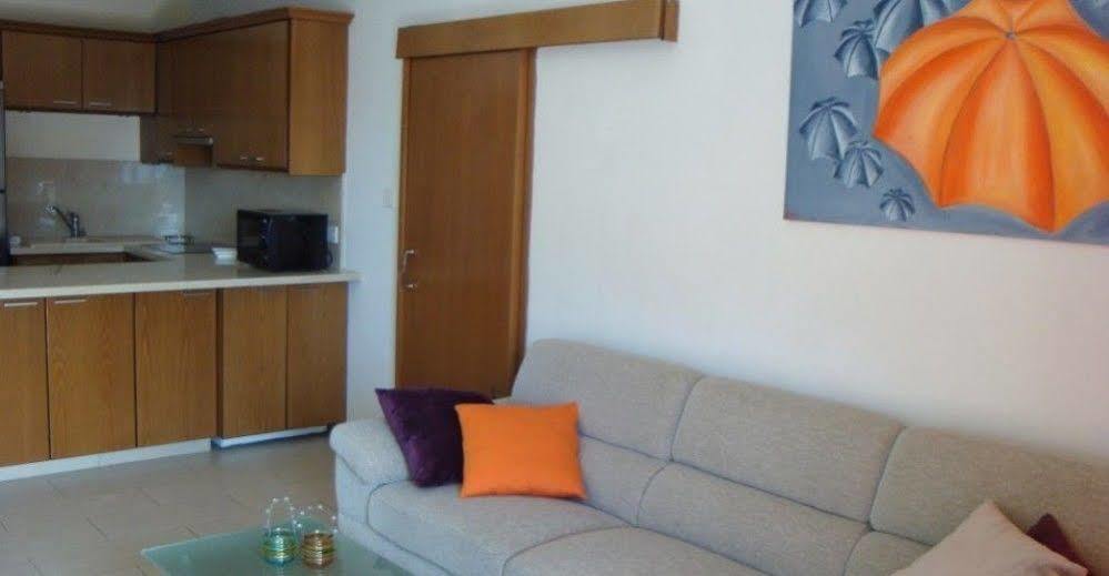 River Beach Apartments 利马索尔 外观 照片