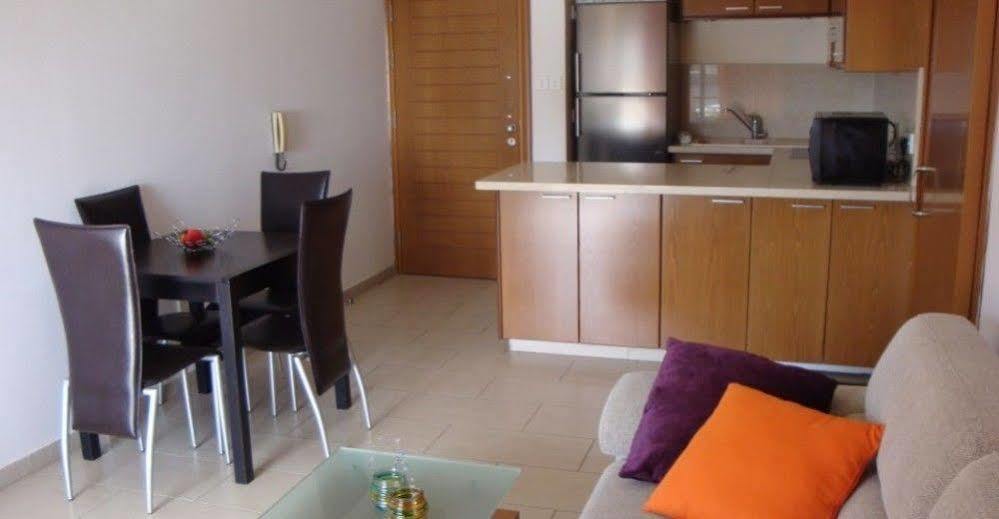 River Beach Apartments 利马索尔 外观 照片